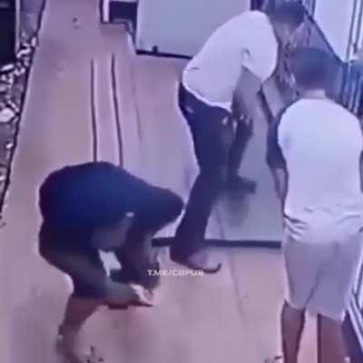 Secret gayreek handshake 🇬🇷🤝🏳️‍🌈