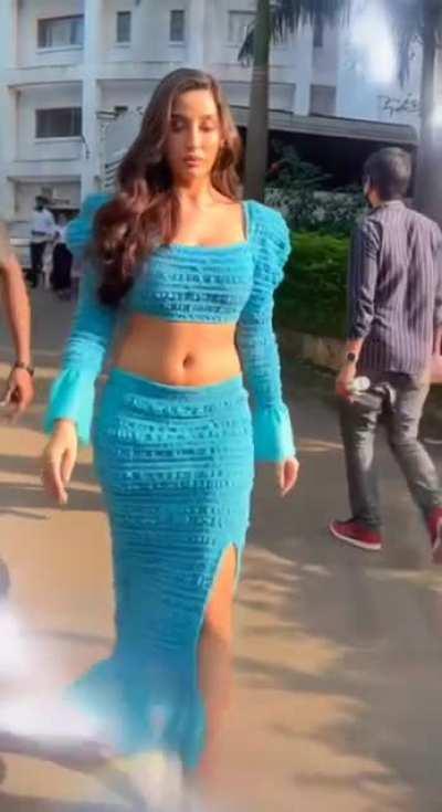 Nora fatehi slow mo walk dat sexy navel and dat beautiful ass