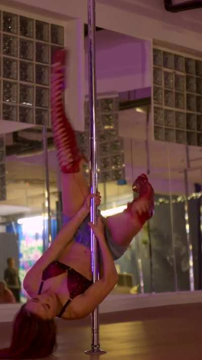 Pole Dancing to Gesaffelstein - Opr