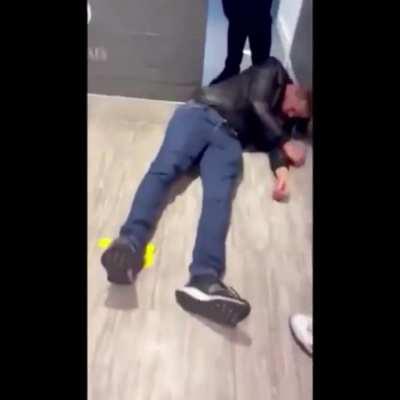 Guy gets knocked out cold in an ice cream shop for allegedly harassing a woman.
