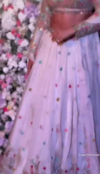 Neha Sharma Sunday cleavage show