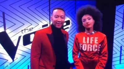 Esperanza spalding throwing up her gang sign and John Legend within milliseconds knowing exactly what she was doing...