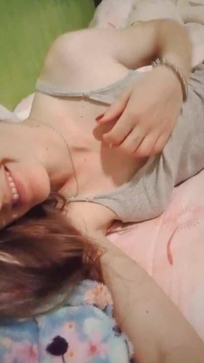 REAL FARMER GIRL 💗 18 Y.O 💗 Interactive with all fans 💕 Dick ratings 🥒- Customs 👅- Solo 🔥 (Anal Vaginal, and much more) 💗 DAILY Post :) 💦 Come to see me and we can CUM together 🤫