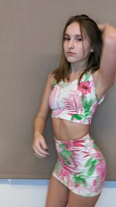 Top 0.0% Petite blonde ❤ I want to fulfill your wishes 🍓 +700 photos and videos 🤍 I'm 24\7 online, I love SEXTING 💋 18 years old barely legal 🍑 I listen to your proposals and I'll do my best 💦 Cock rating 🍆