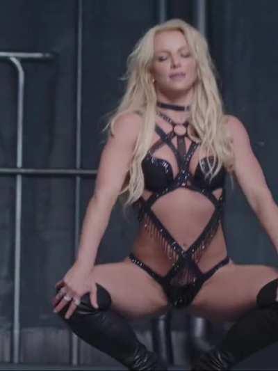 Britney Spears leg spread