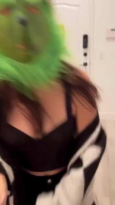 Victoria's The Grinch