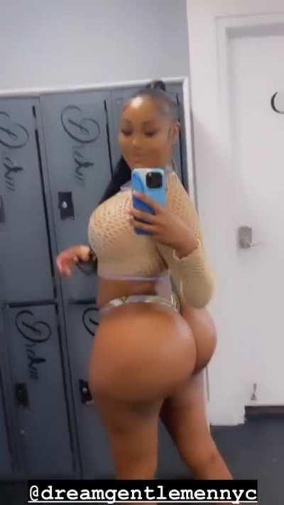 @Thealyssajolee 🍑🤳🏽