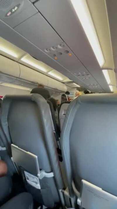 Frontier Airlines. Woman kicked out for not wearing a Mask. 03 Dec 20