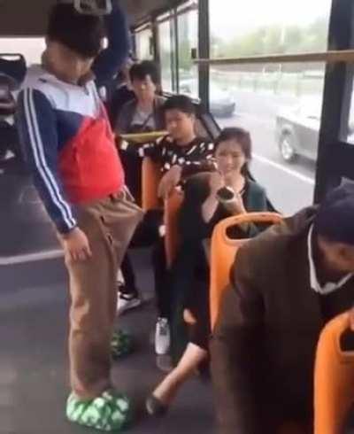 Ja vi esse video umas 100 vezes, ainda acho engraçado