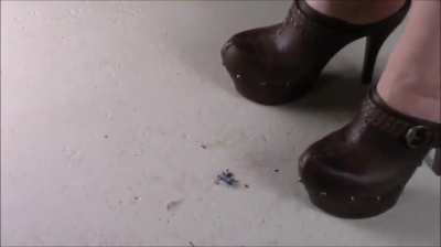 Cruel Jewel 💎 Jessica Simpson Clogs