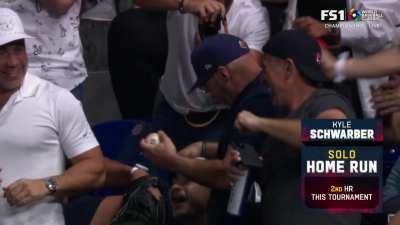 [Highlight] Schwarber hits a solo home run to bring the deficit down to one run vs. Japan!