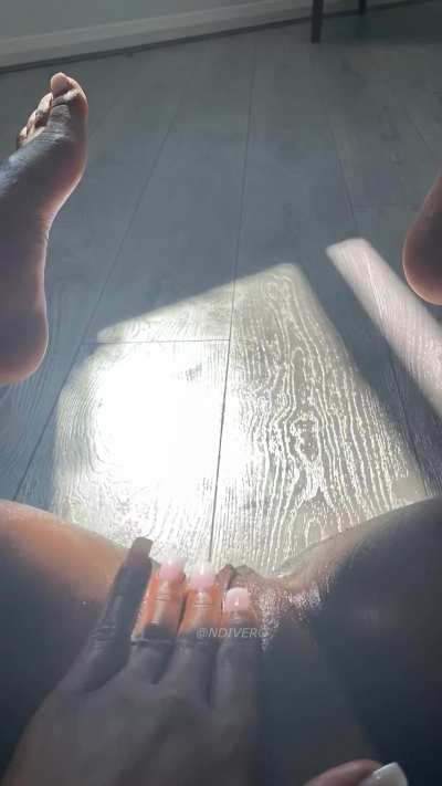 I love showing off my pretty pussy