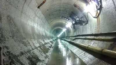 The series of shockwaves from this explosion in a tunnel