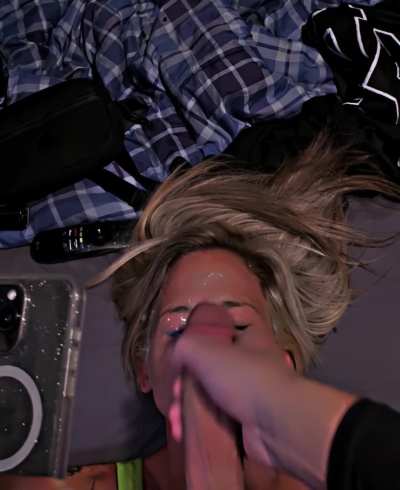 Wenn du eine offene Beziehung führst und sie dich per FaceTime im Richtigen Moment anruft, dass du an ihrer Besamung Teilhaben darfst 🫶