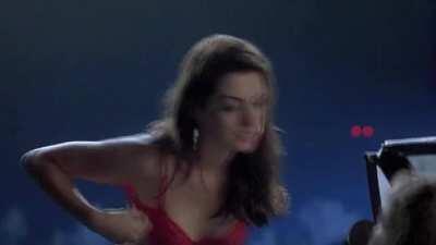 You Know It’s Going To Be An Amazing Blowjob When Anne Hathaway Does This