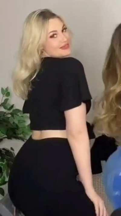 Denise wackelt mit ihrem Arsch🔥 ( aus neuem Tik tok)