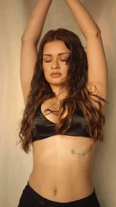 Isse kehte hain kismat 2-3 saal pehle gaand hilati thi tiktok aur reels pe aur aaj range rover gari hain 4cr ki bungalow aur bollywood mein bhi entry le li all by sucking old rich men and brutally gangbanged regularly. Chhinaal Avneet kutiya kaur saali