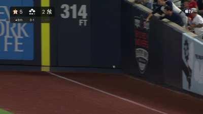 [Highlight] Kyle Tucker doubles driving home 2 runs! 7-2 Astros over the Yankees