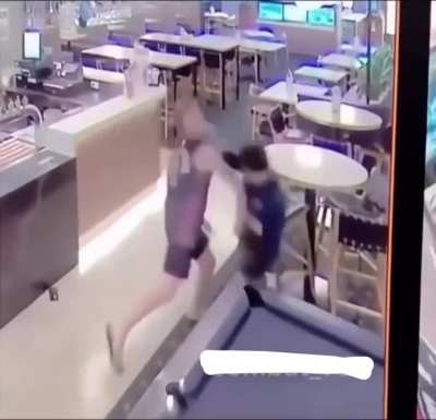 Man attacks restaurant worker, not expecting him to fight back.