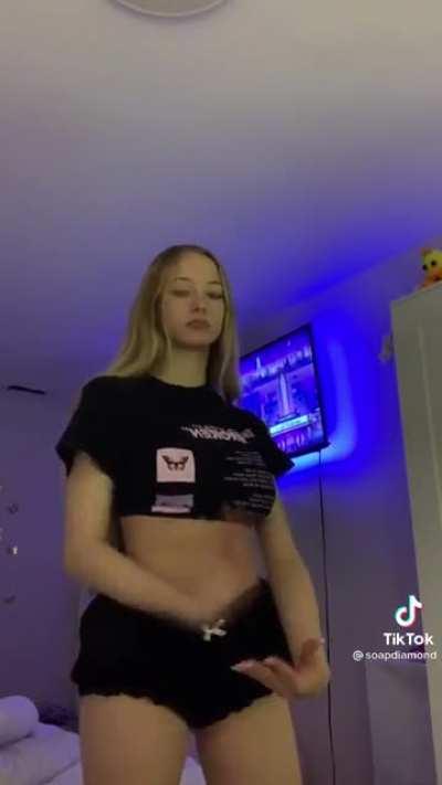 Shaking those 32DD’s