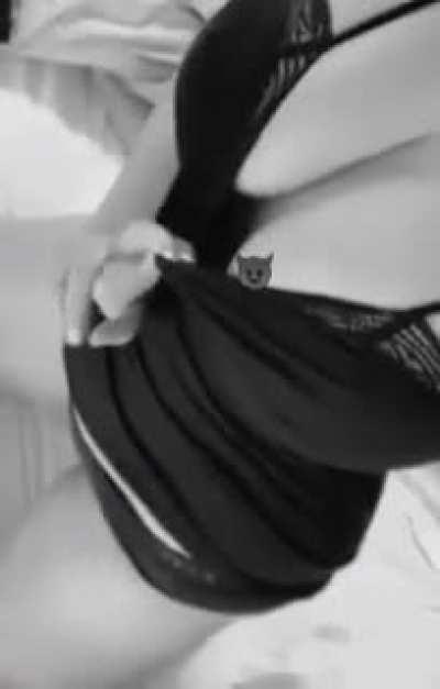 Desi newly married bhabhi sending videos while her husband is in office 🥵