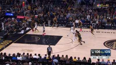 [Highlight] Steph drills the deep triple and advises the Nets to take a timeout