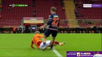 The ref gave a foul for this lol