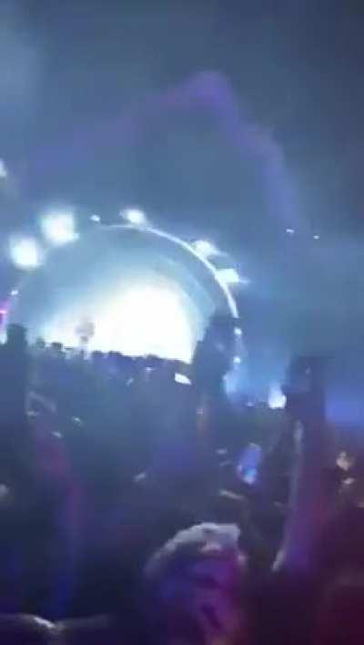 Crowd attacks and dances on Ambulance at Astroworld. 8 deaths reported