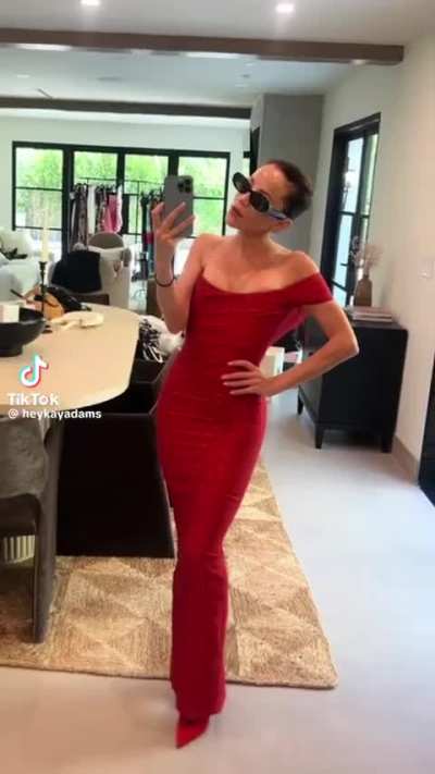 My goodness... 😳 She's so damn fine. Smoke show. 🔥✅ 💯