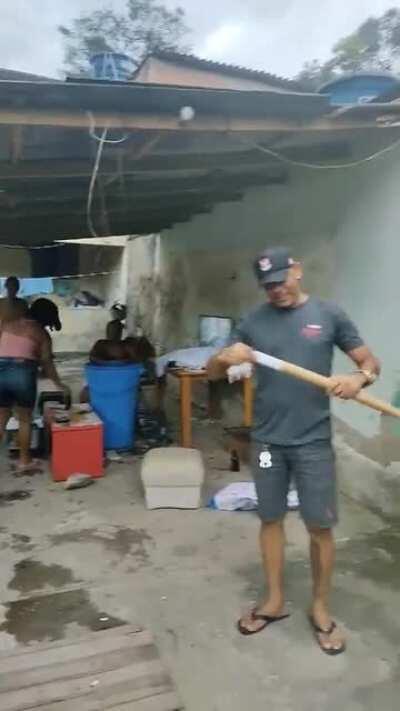 Tô rindo pq só me restou isso mesmo.