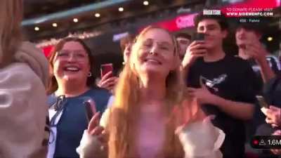 KSI performs “Thick Of it” At SIDEMEN CHARITY MATCH 💀