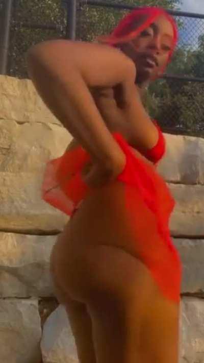 Lady In Red 💃🏾🍑🤤❤️😍