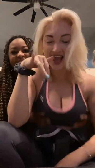 A hand full 👐🏻🍉🍉👀