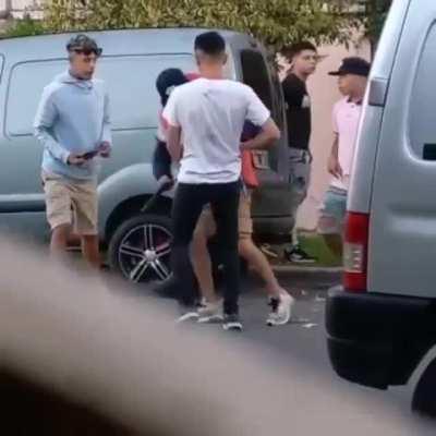 Chorros con cachiporras robando a pibes en cortada de Navidad.