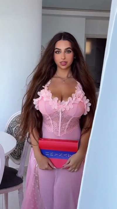 your morning angel 😇 admit it… i already set the vibe and now you can’t stop thinking about me