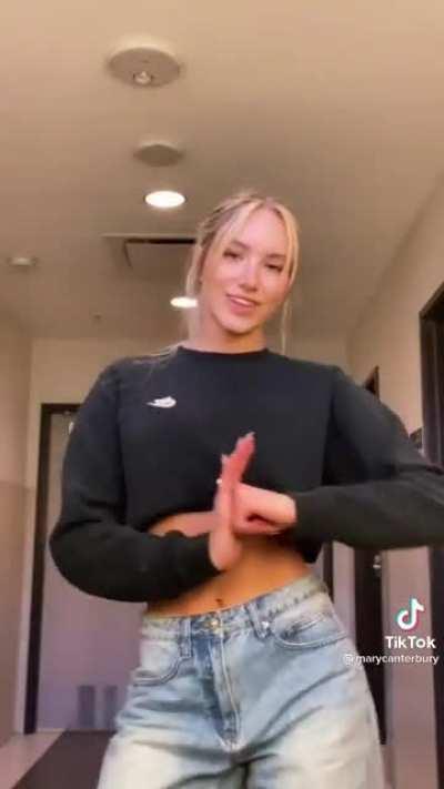 She knows how to move💦