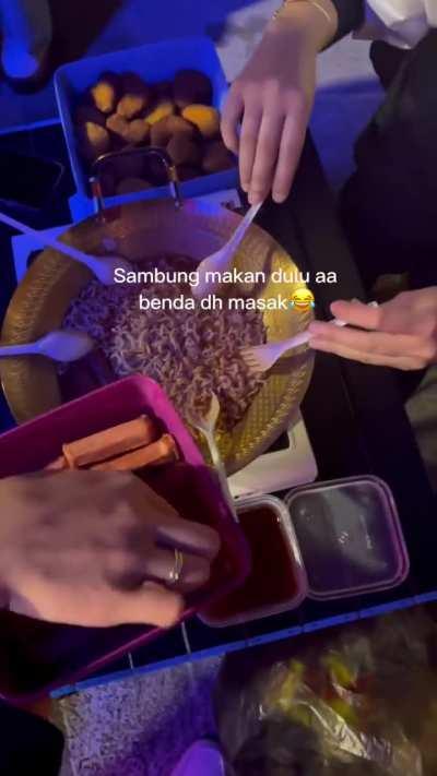 Masak Masak di Stesen Minyak