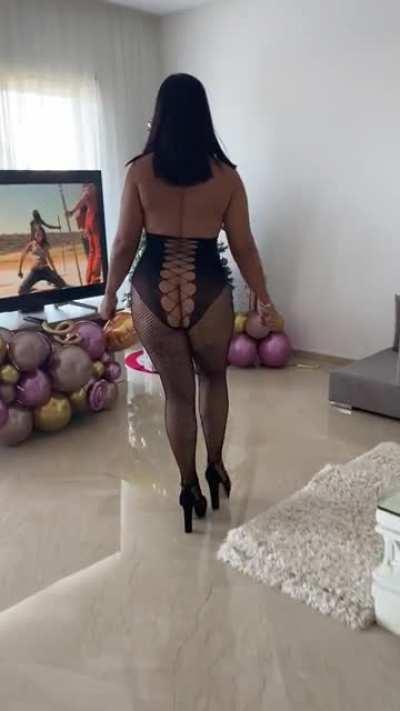 40yo mom, raise your hand if you eat ass 🙌🏻