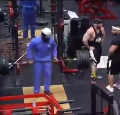 Solo de levantar cubetas para trapear