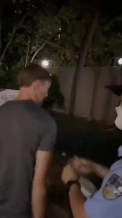 British tourist refuses to wear mask in China