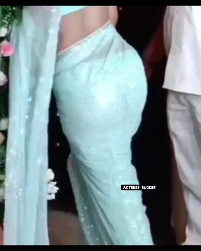 Hina Khan showing her hot Back 🔥 in sleeveless saree, The hottest Mommy 🥵