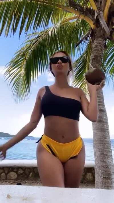 Wanna fuck dat fat ass so bad 🍑🍆