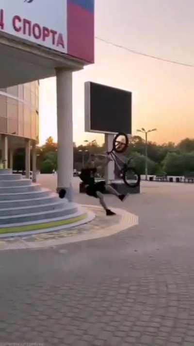 WCGW not paying attention to your surroundings.