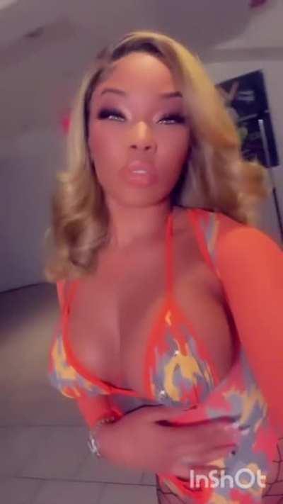 lovely sunny d (@morning.star6)