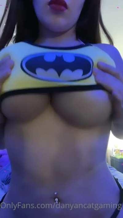 La puta de danyancatsq mostrando los pezones
