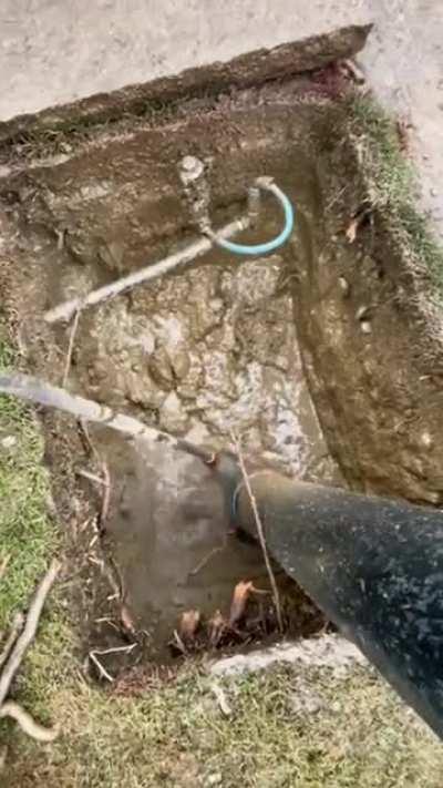 Digging a hole with a pressure washer (sound OFF)