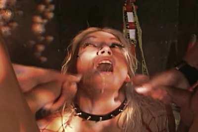 Nicki Hunter opens wide for a simultaneous double dose of cum