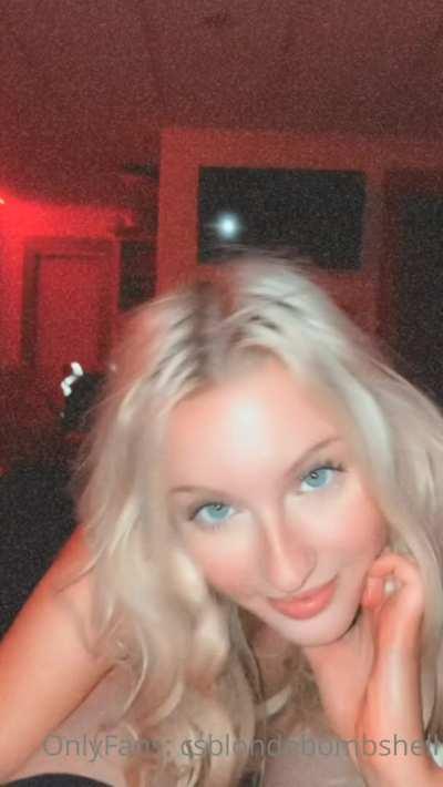 She is ready to give you blowjob 🤤 Csblondebombshell OF latest pack in comments 👇