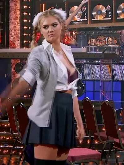 Kate Upton flashing her big butt followed by some serious tit jiggling action