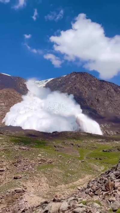 This avalanche in Kyrgyzstan (filmed by Harry Shimming, who survived this)